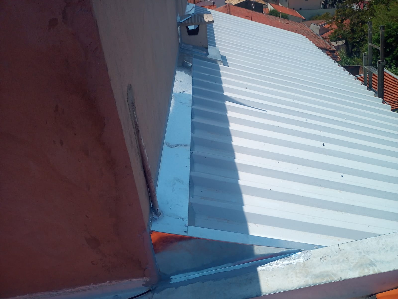 Calhas e rufos em Vinhedo - obra realizada pela Calhas Show 3